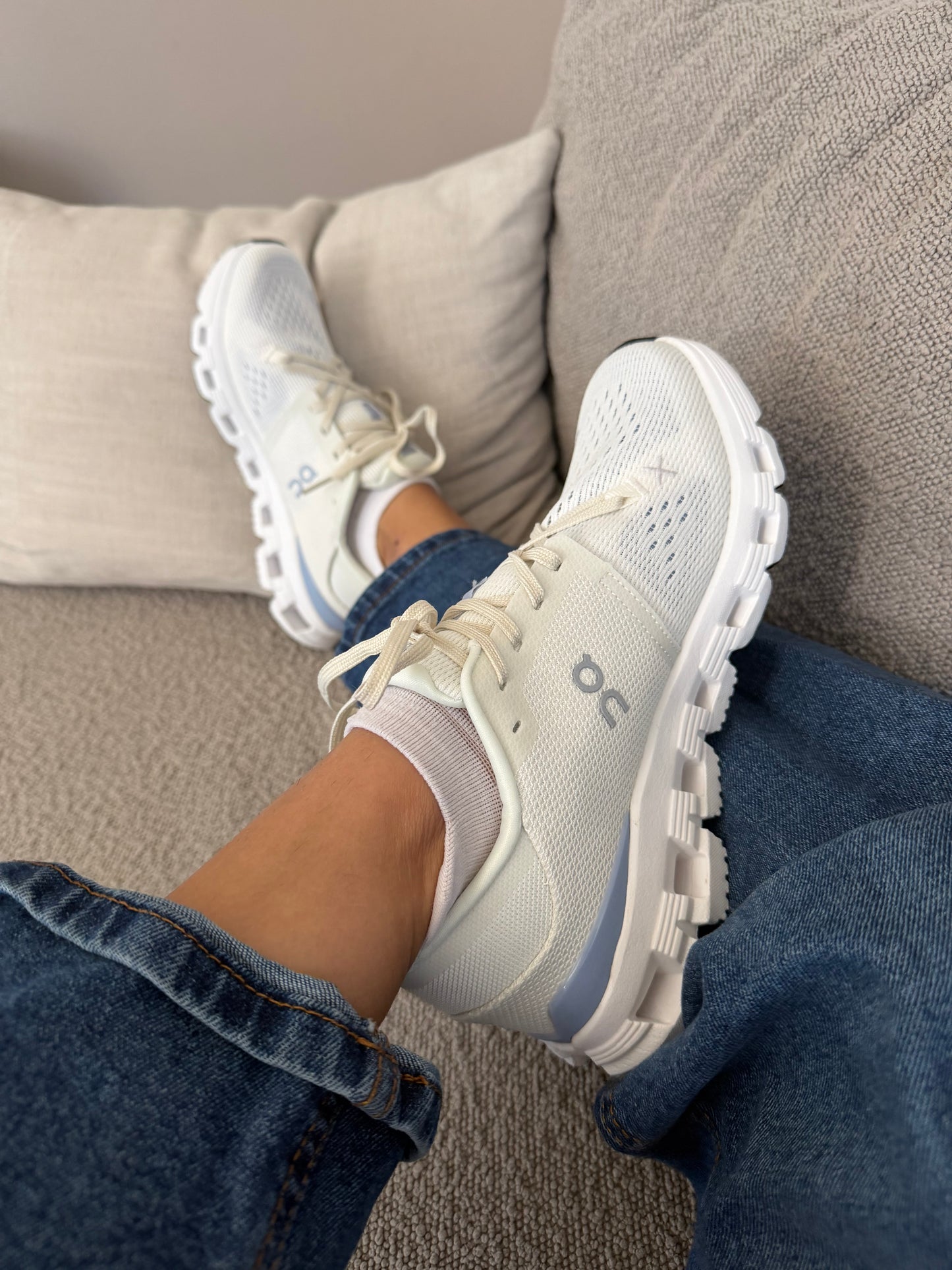 On Cloud 6 white and Blue