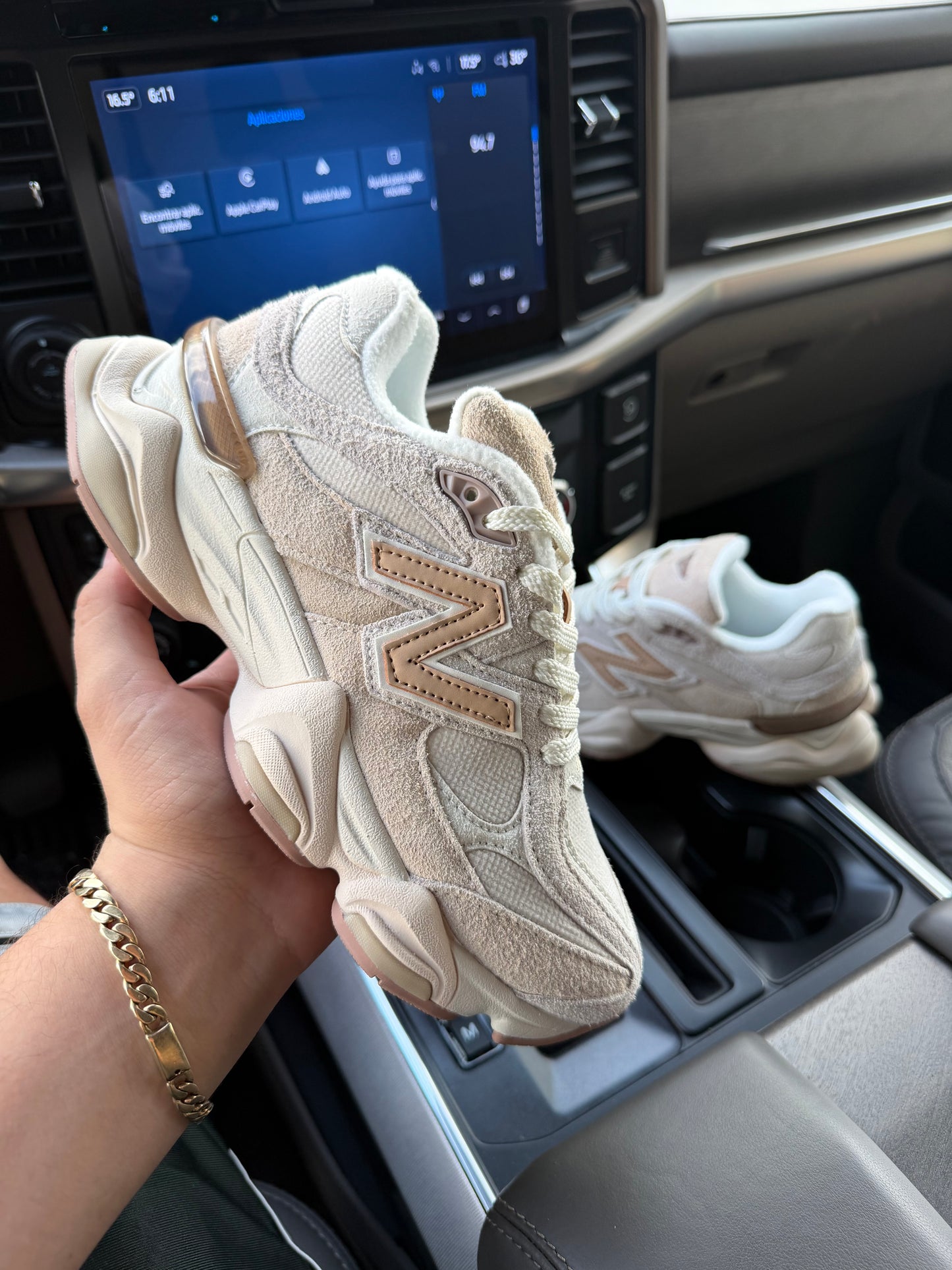 New Balance 9060 Quartz Beige