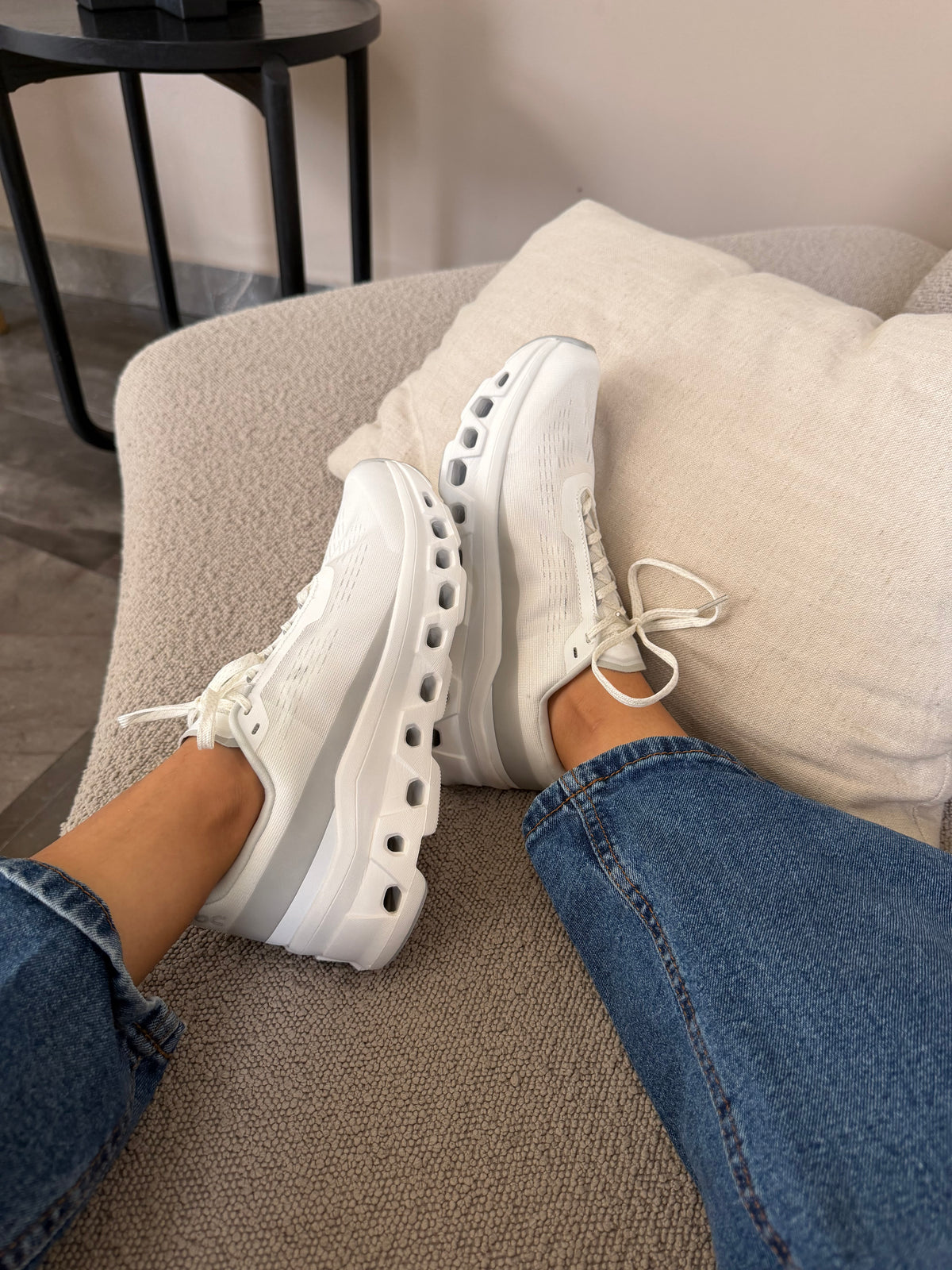 On cloud Monster Light Grey