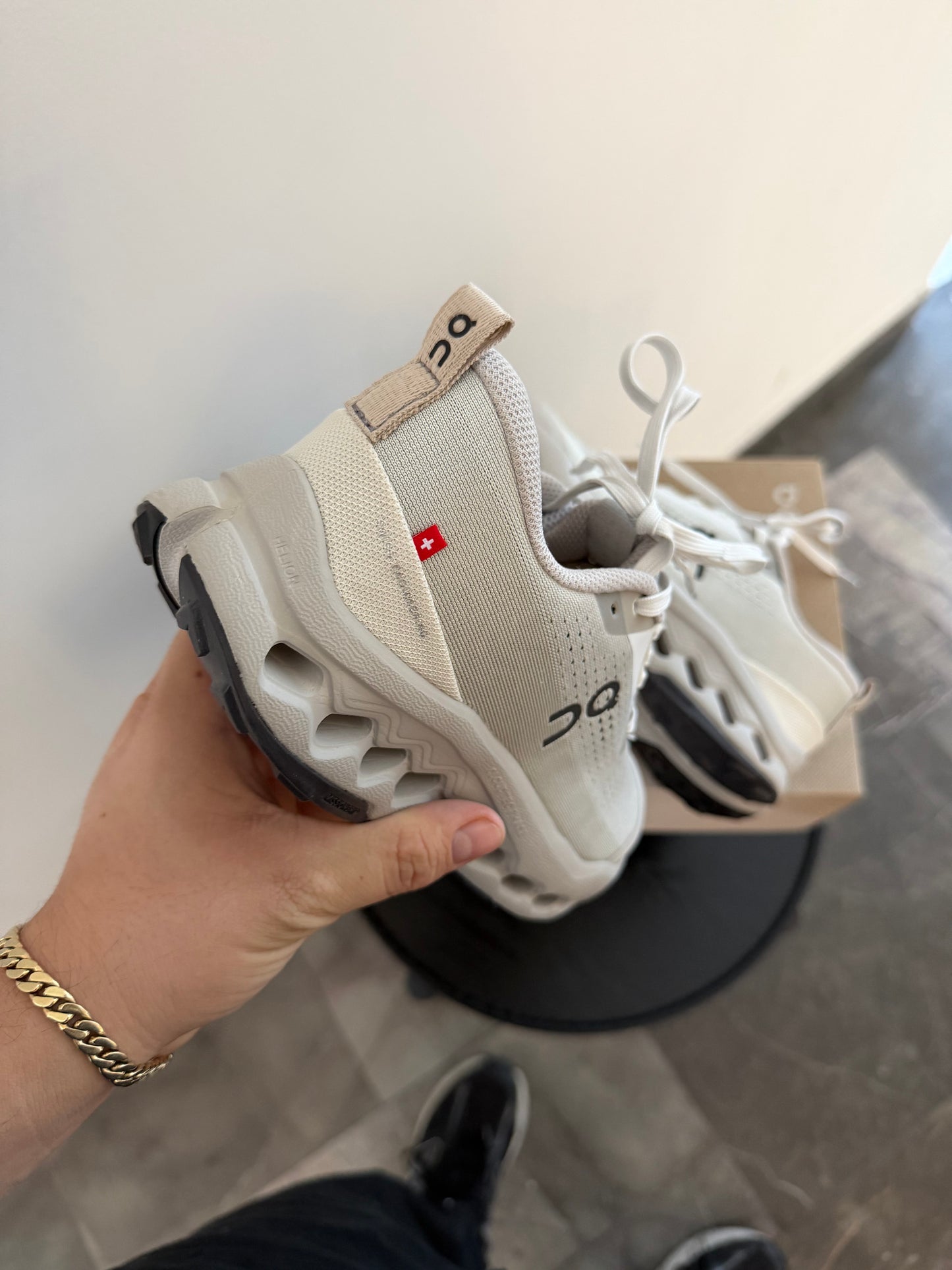 ON Surfer Max Gris