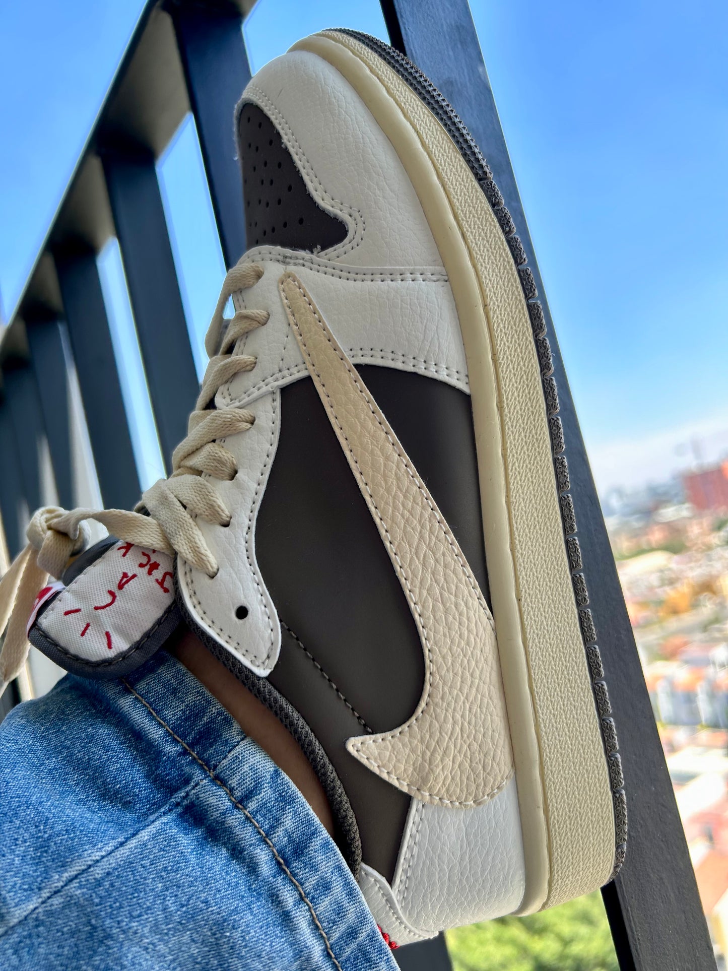 Nike Jordan Low Travis Reverse Moca