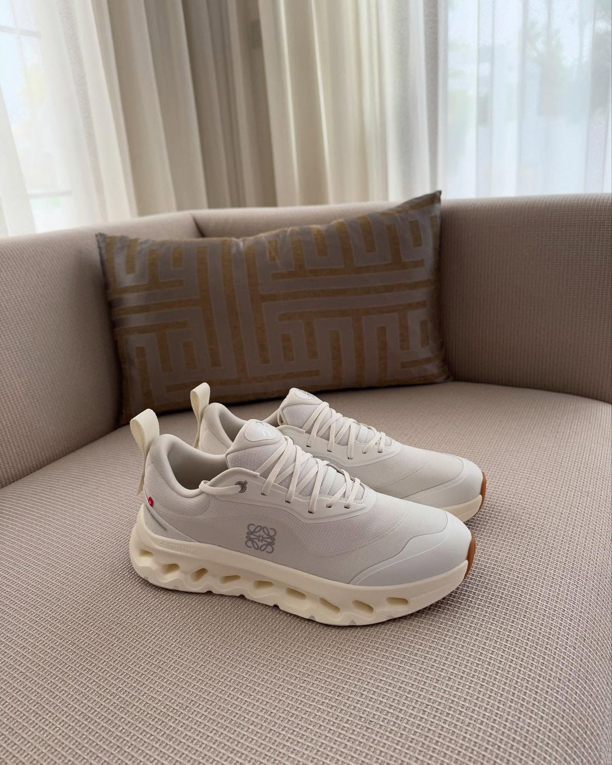 On cloud Iowe beige