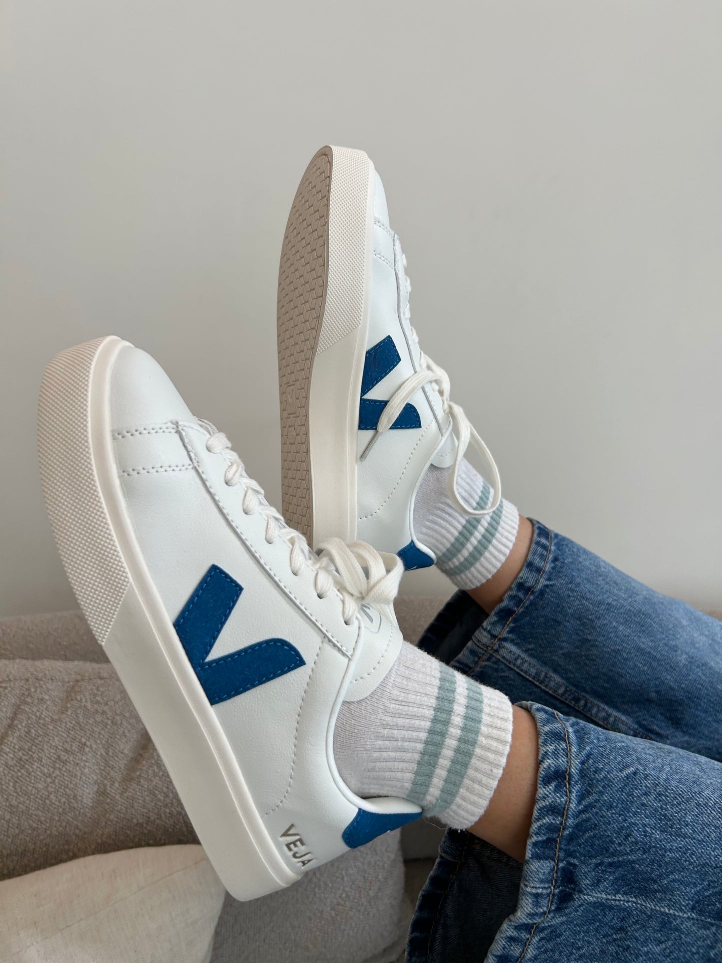Tenis Veja en Blanco y Azul