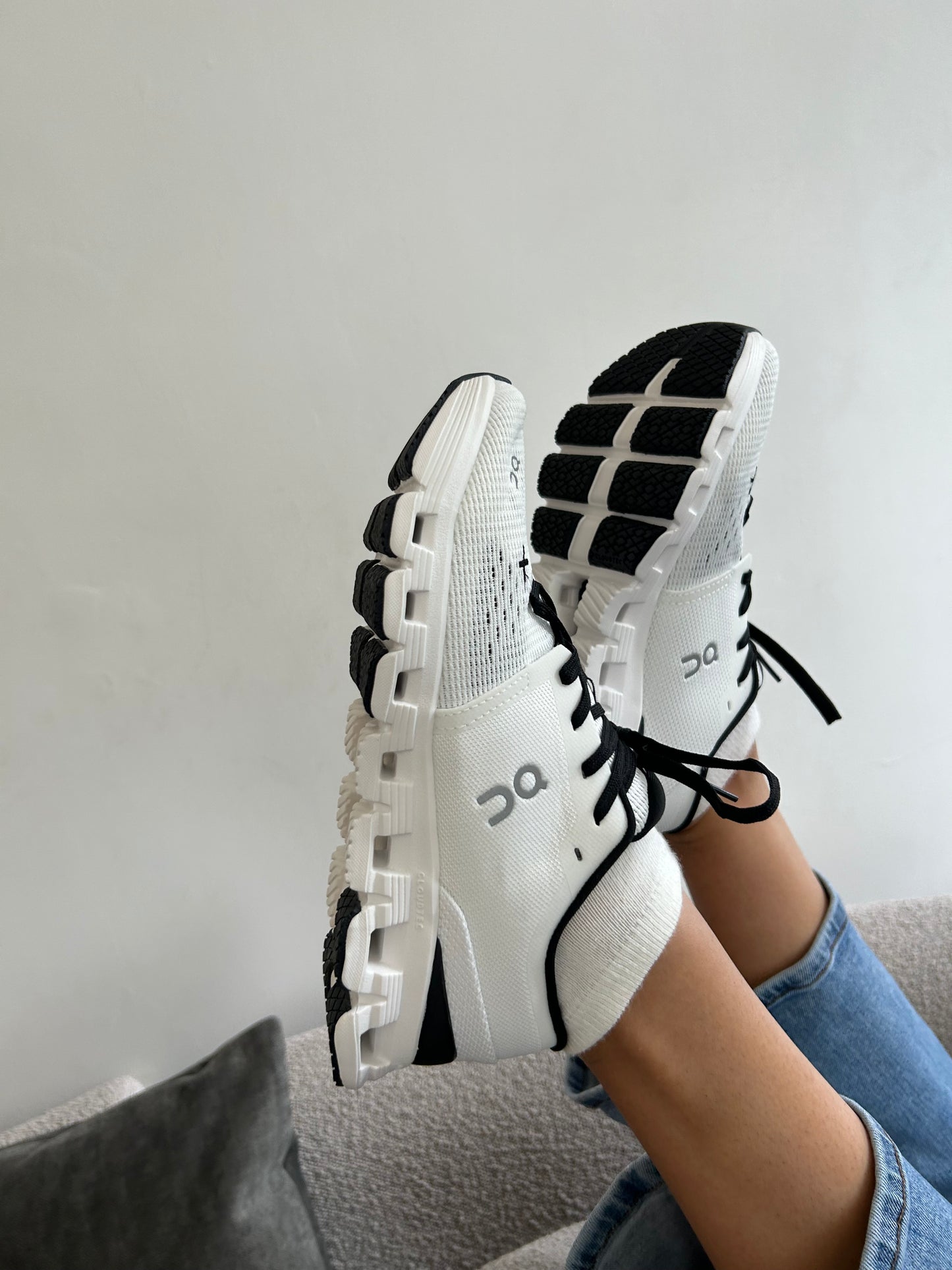 Modelo ON white black