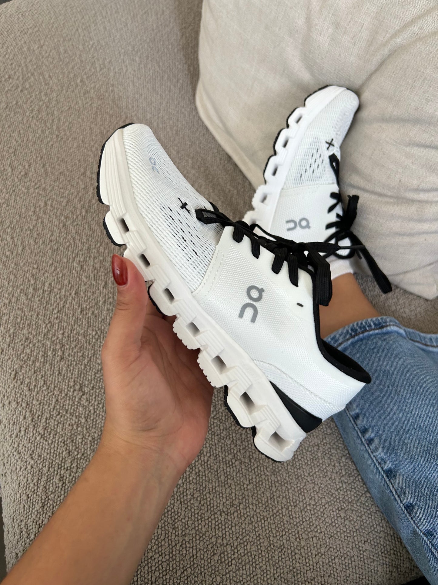 Modelo ON white black