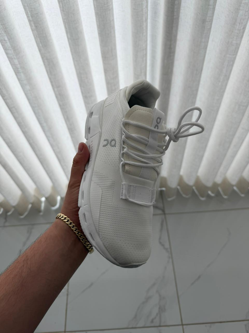 MODELO ON CLOUD BLANCO