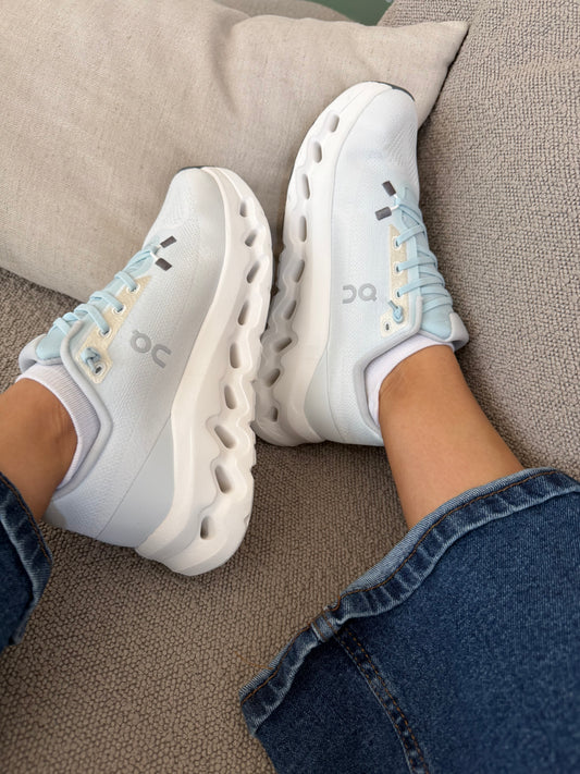 On Cloudtill Cinder celeste