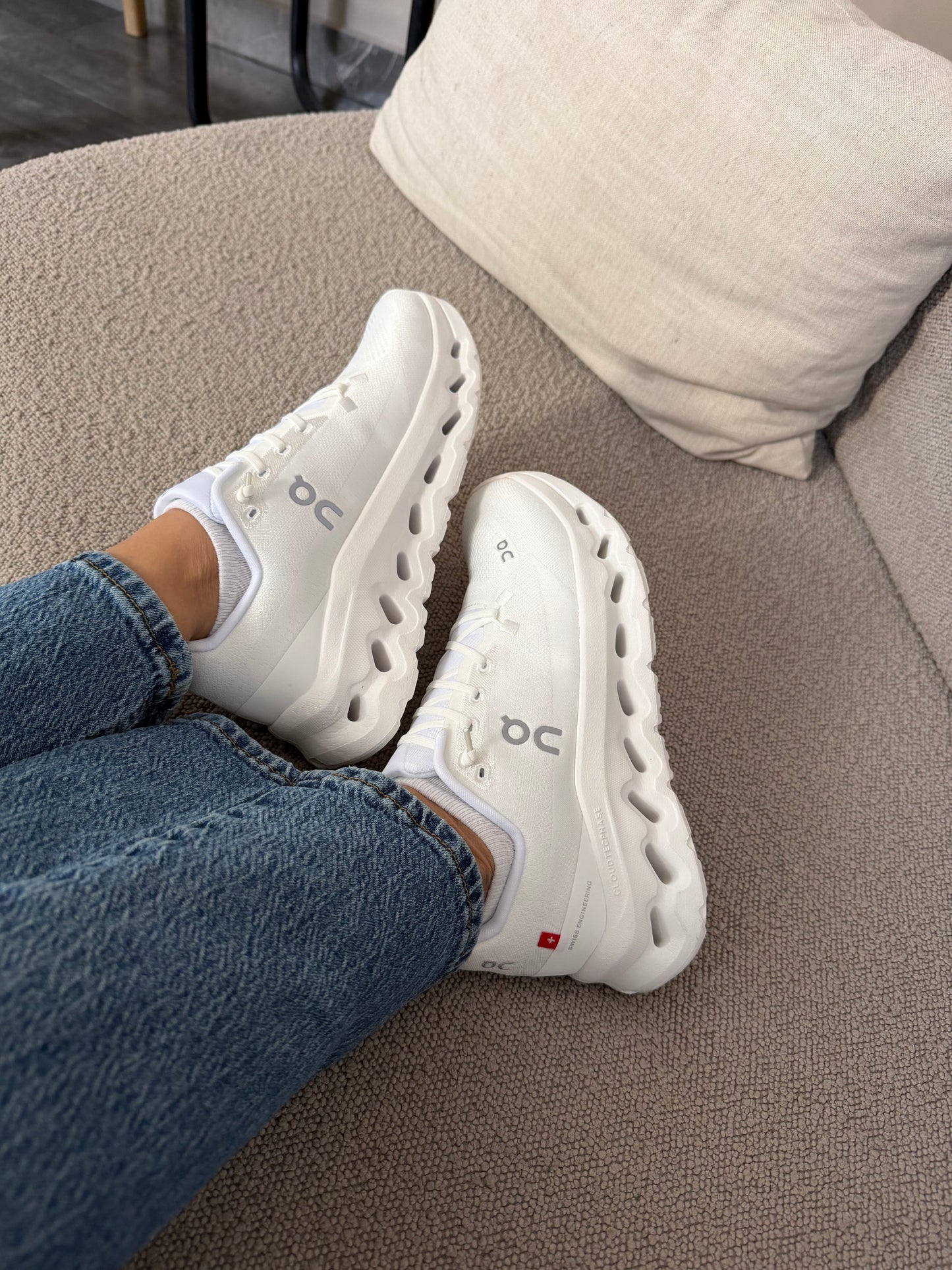ON CLOUDTILL ALL WHITE