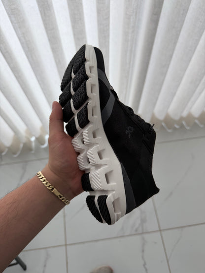 On cloud 6 negro