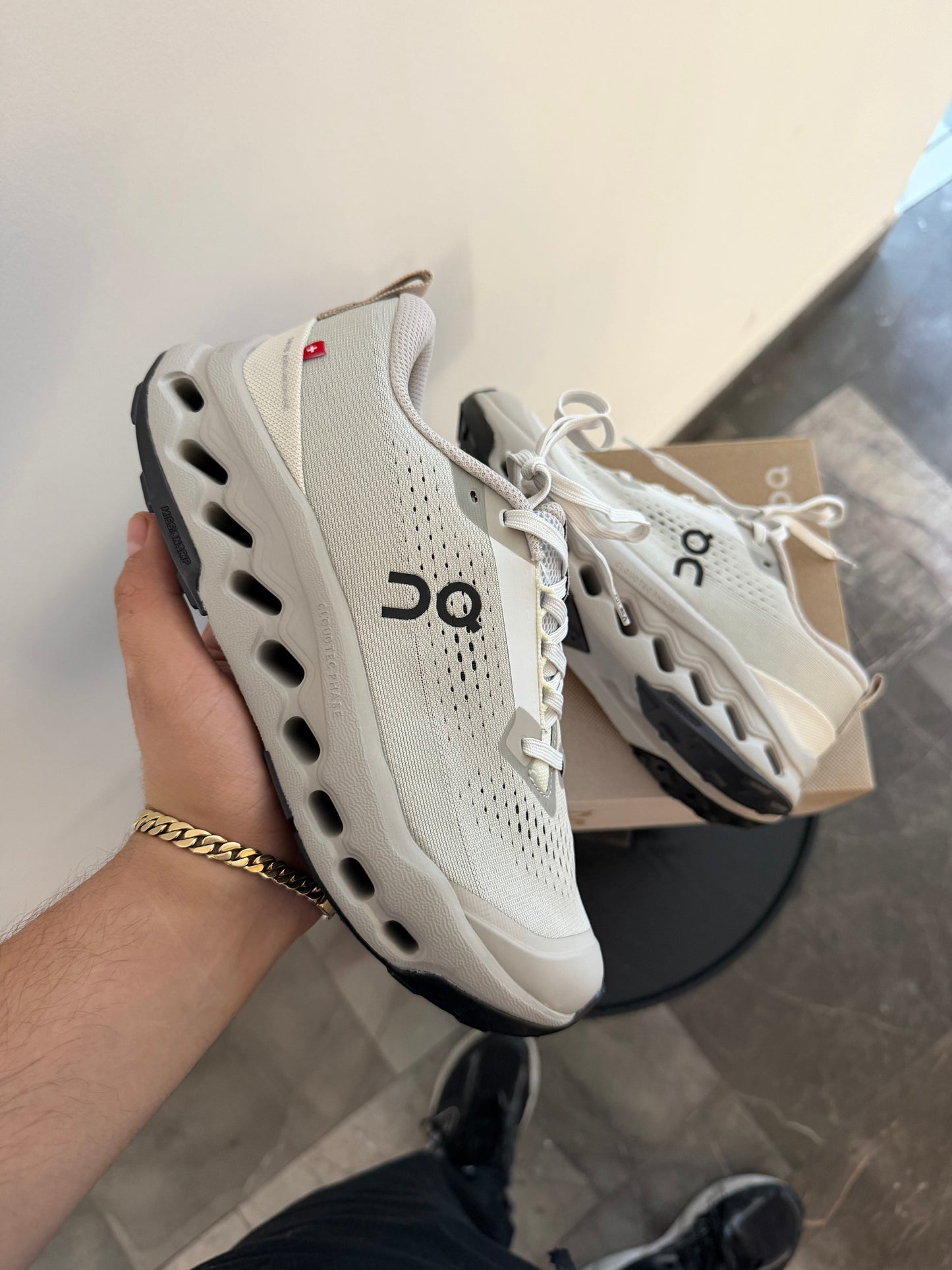 ON Surfer Max Gris