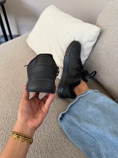 On cloud Roger ALL Black