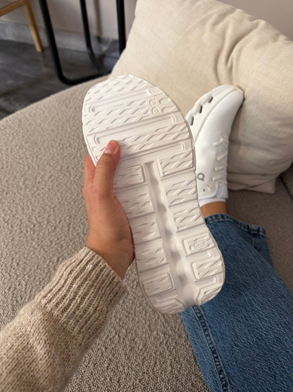 ON CLOUDTILL ALL WHITE