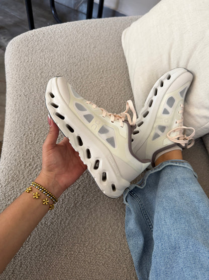 On Cloudtill Remix Beige