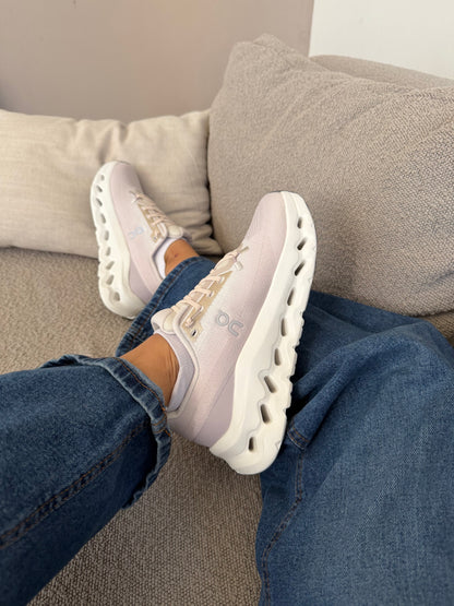 On Cloudtill Nude