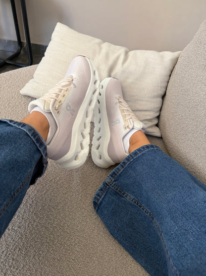 On Cloudtill Nude
