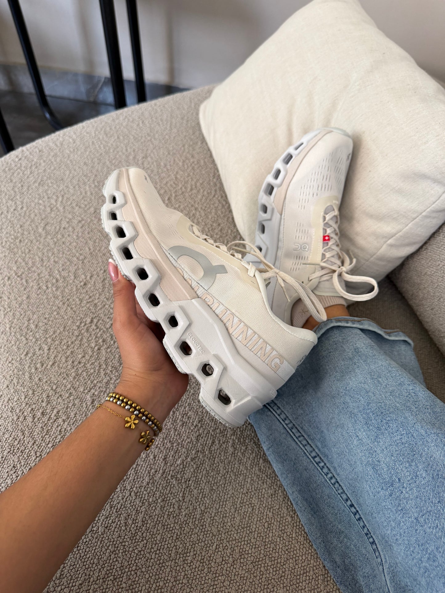 On cloud Monster Beige