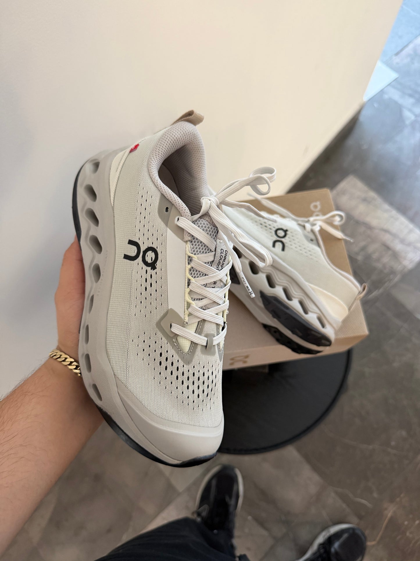 ON Surfer Max Gris