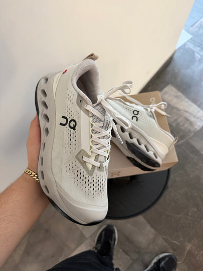 ON Surfer Max Gris