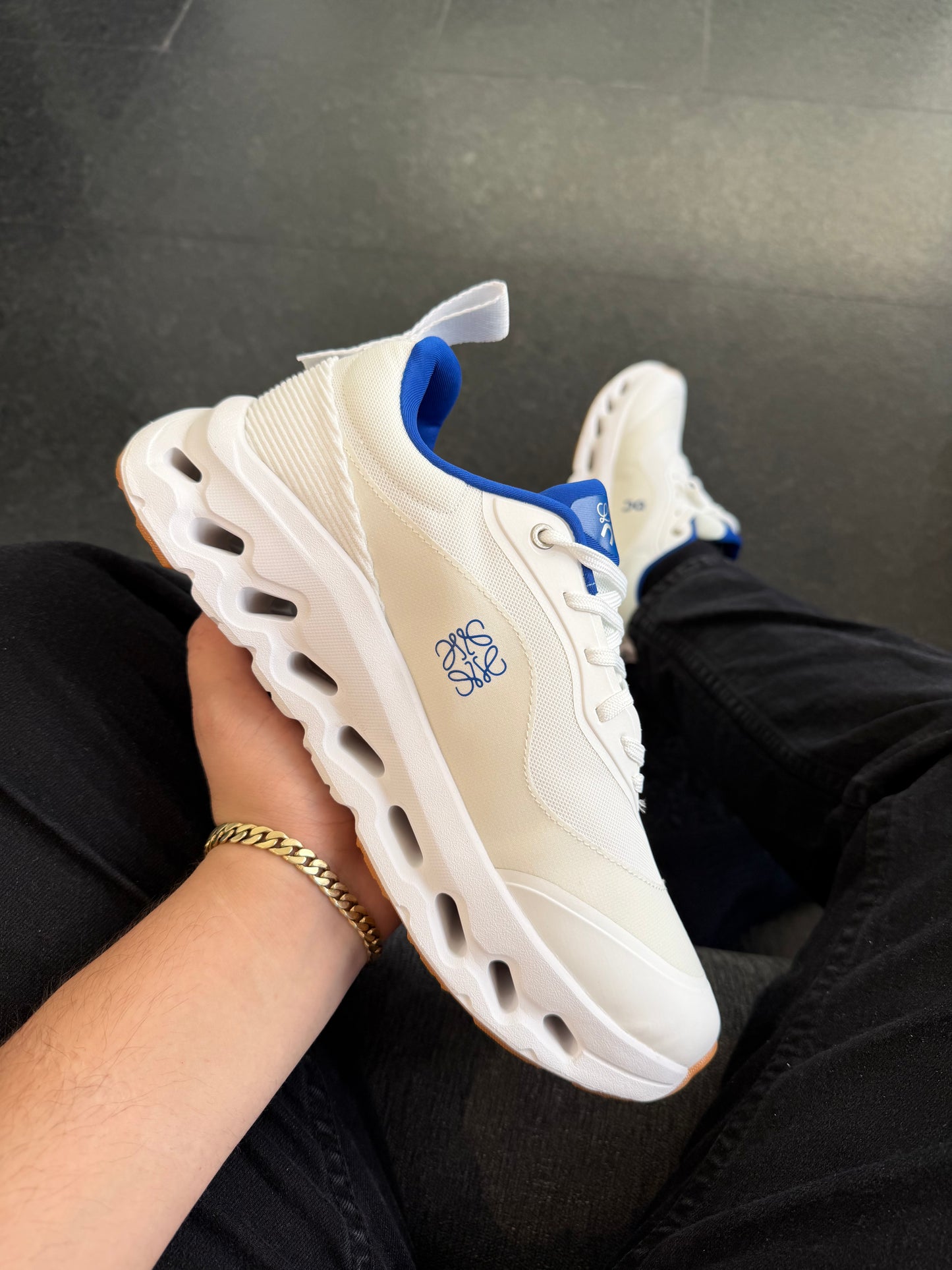 On loewe azul