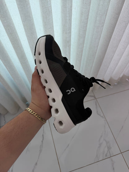 On 6 white and black