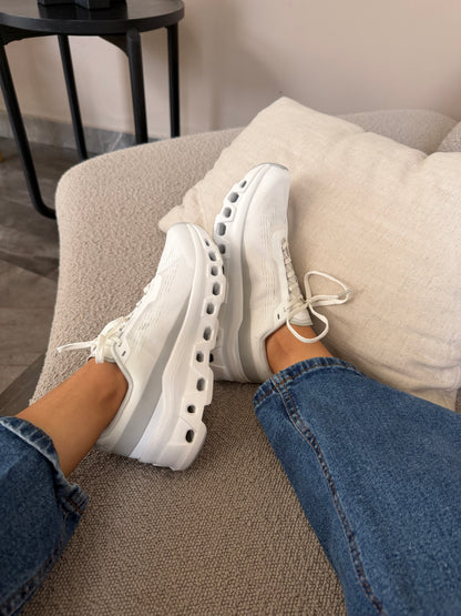 On cloud Monster Light Grey