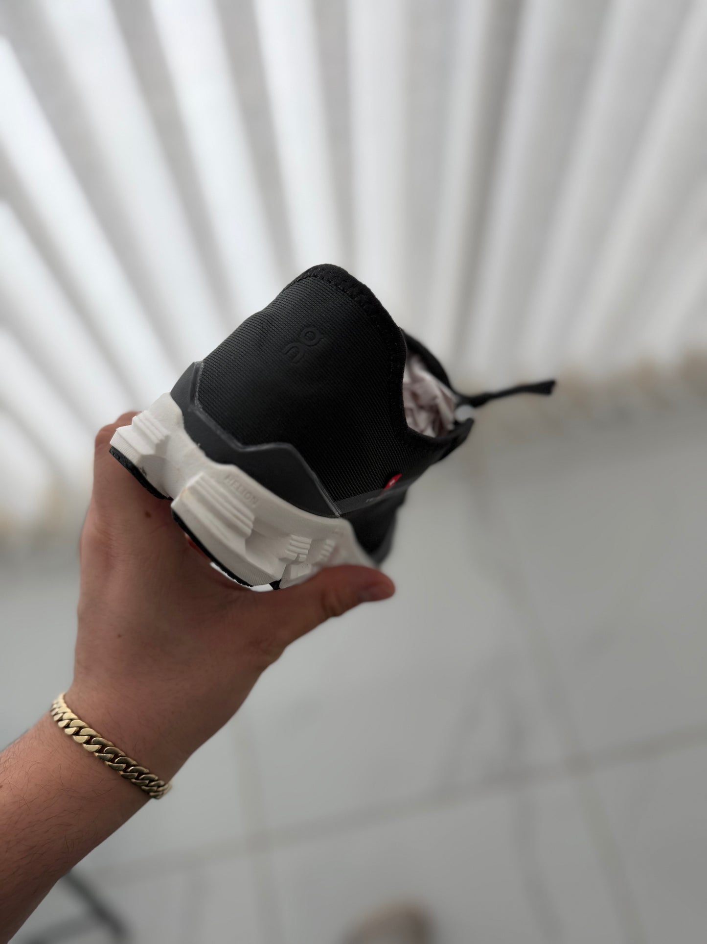 On cloud 6 negro