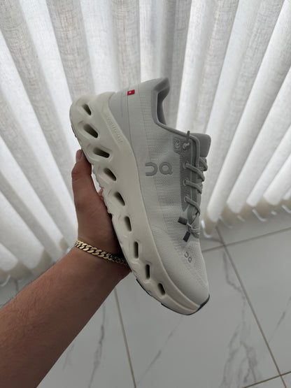 On cloud till gris