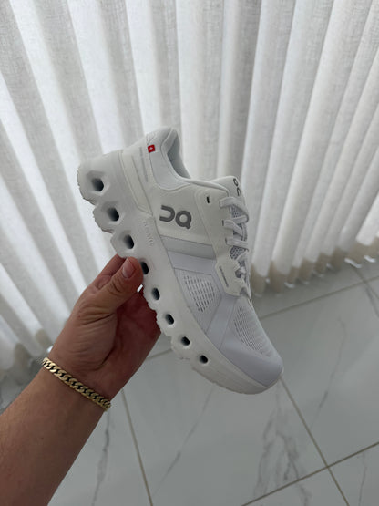 On cloud 6 all white