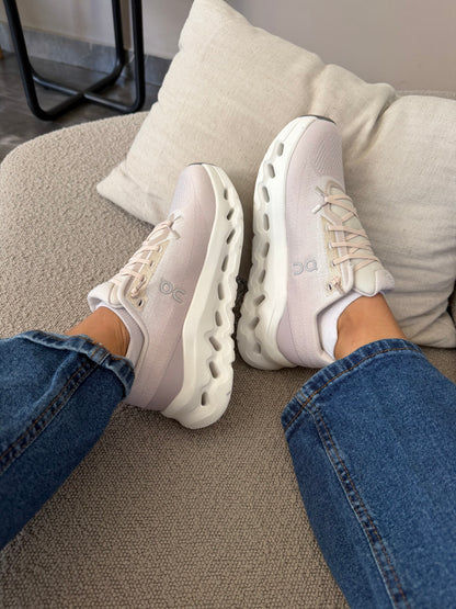 On Cloudtill Nude