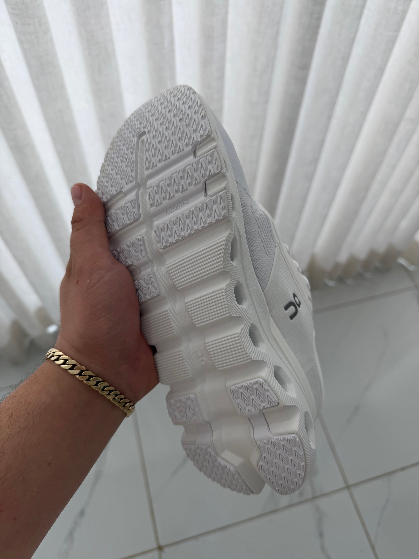 On cloud 6 all white