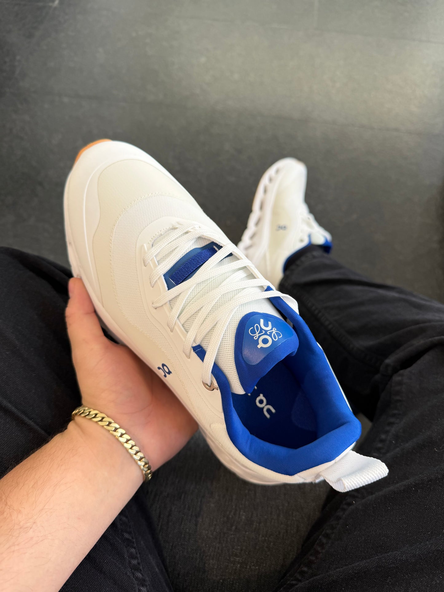 On loewe azul