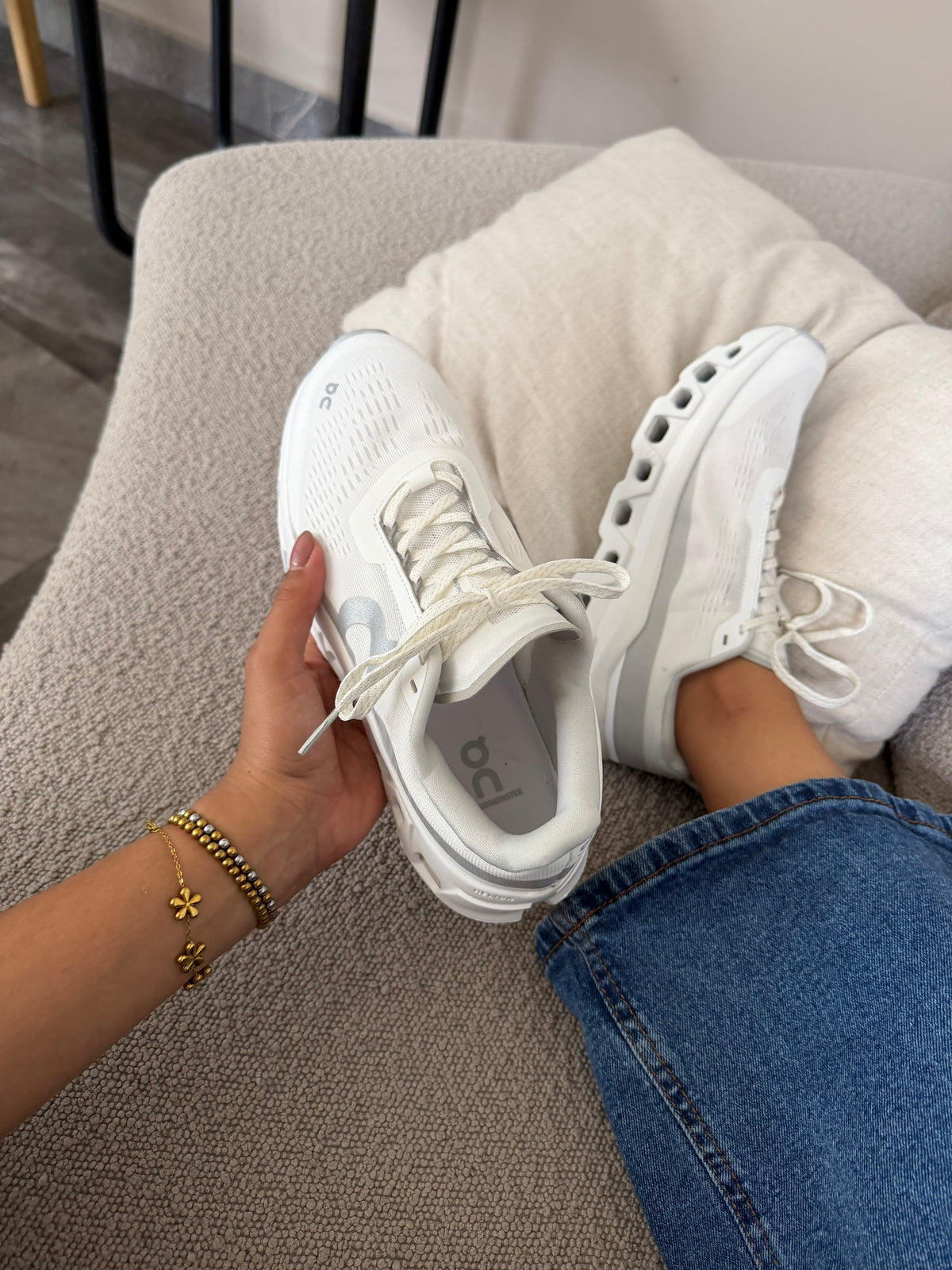 On cloud Monster Light Grey
