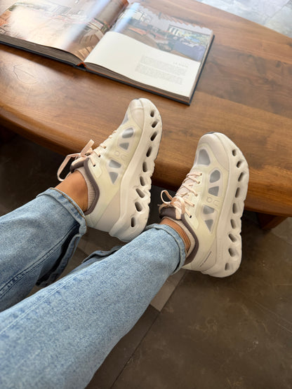 On Cloudtill Remix Beige