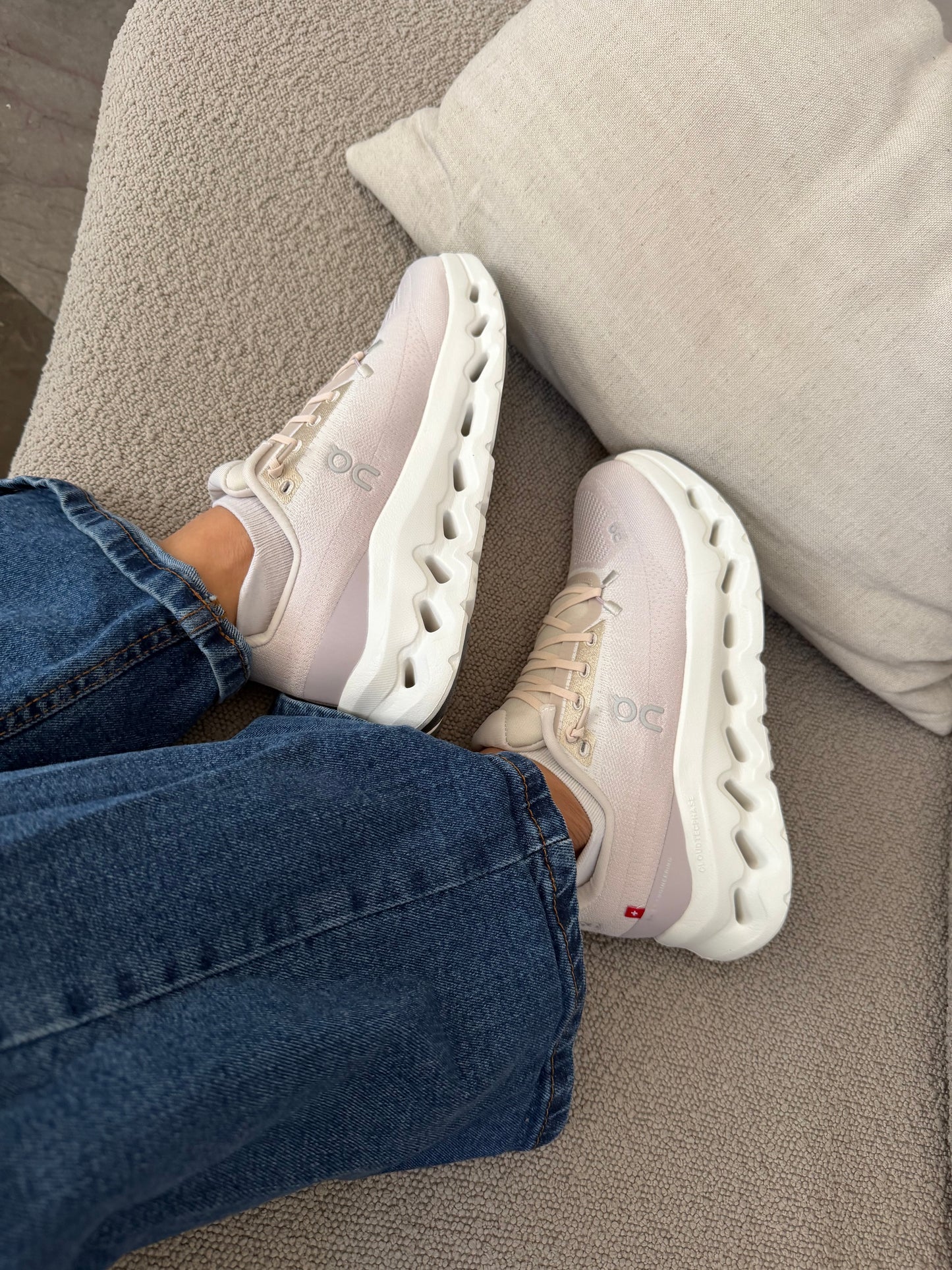 On Cloudtill Nude