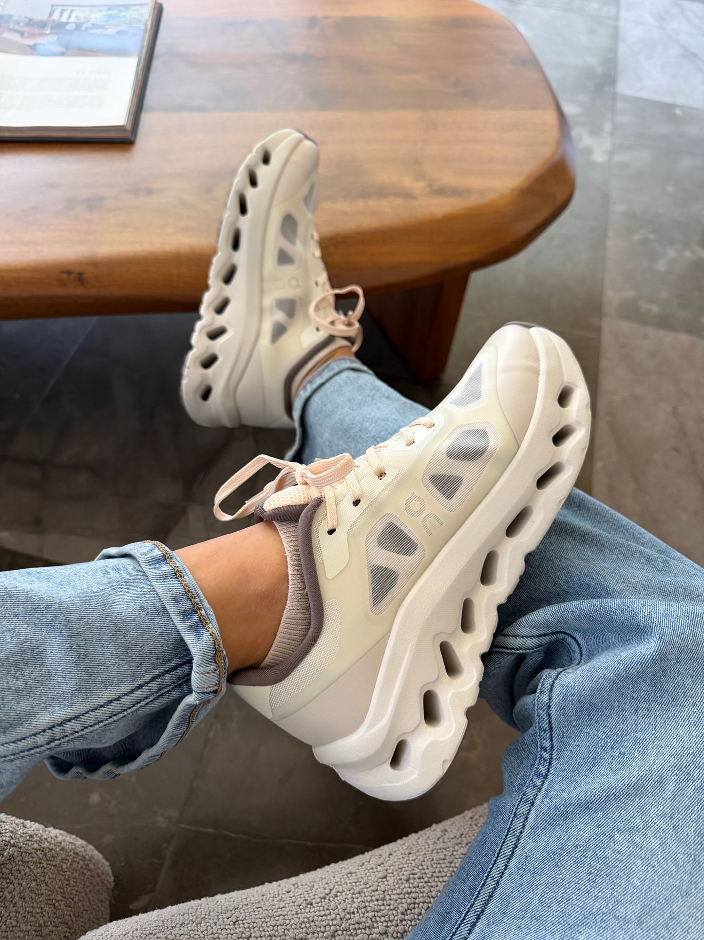 On Cloudtill Remix Beige