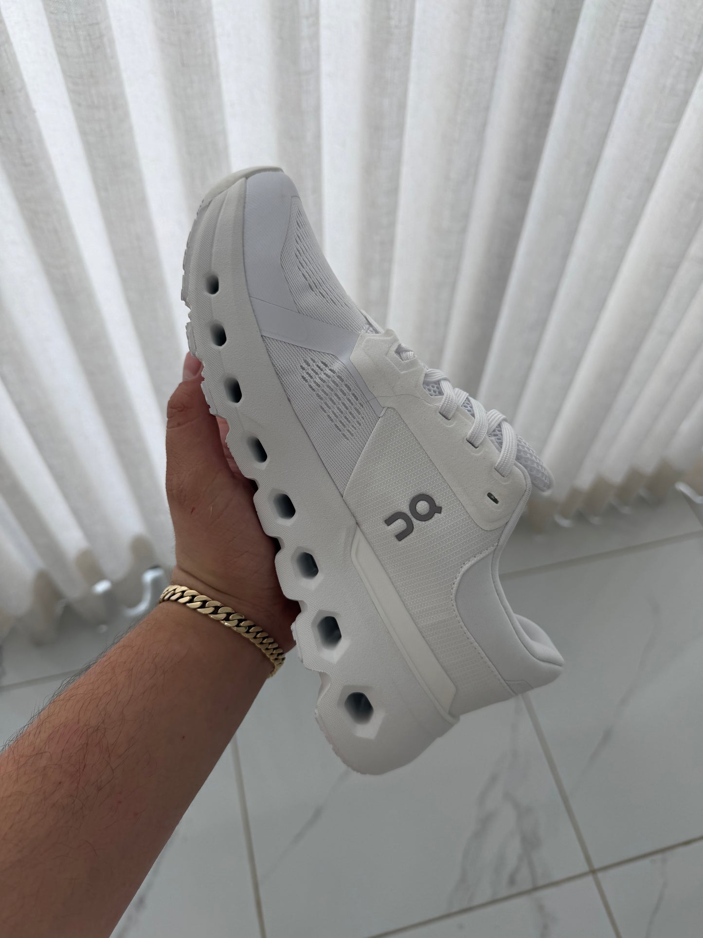 On cloud 6 all white