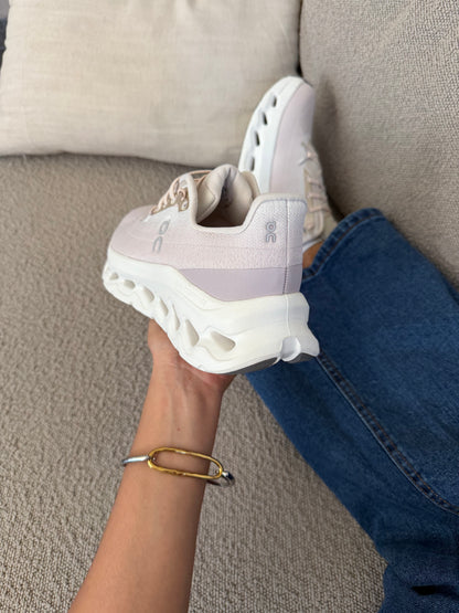 On Cloudtill Nude