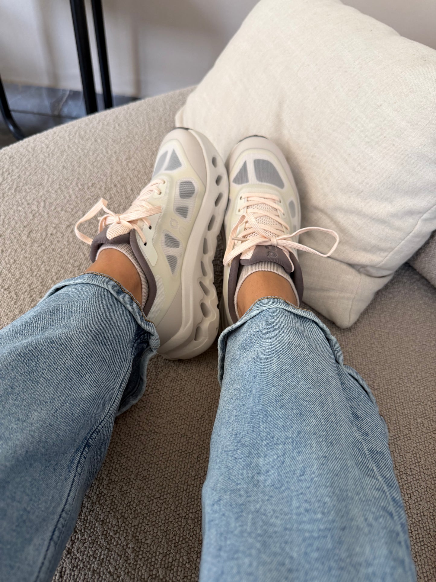 On Cloudtill Remix Beige