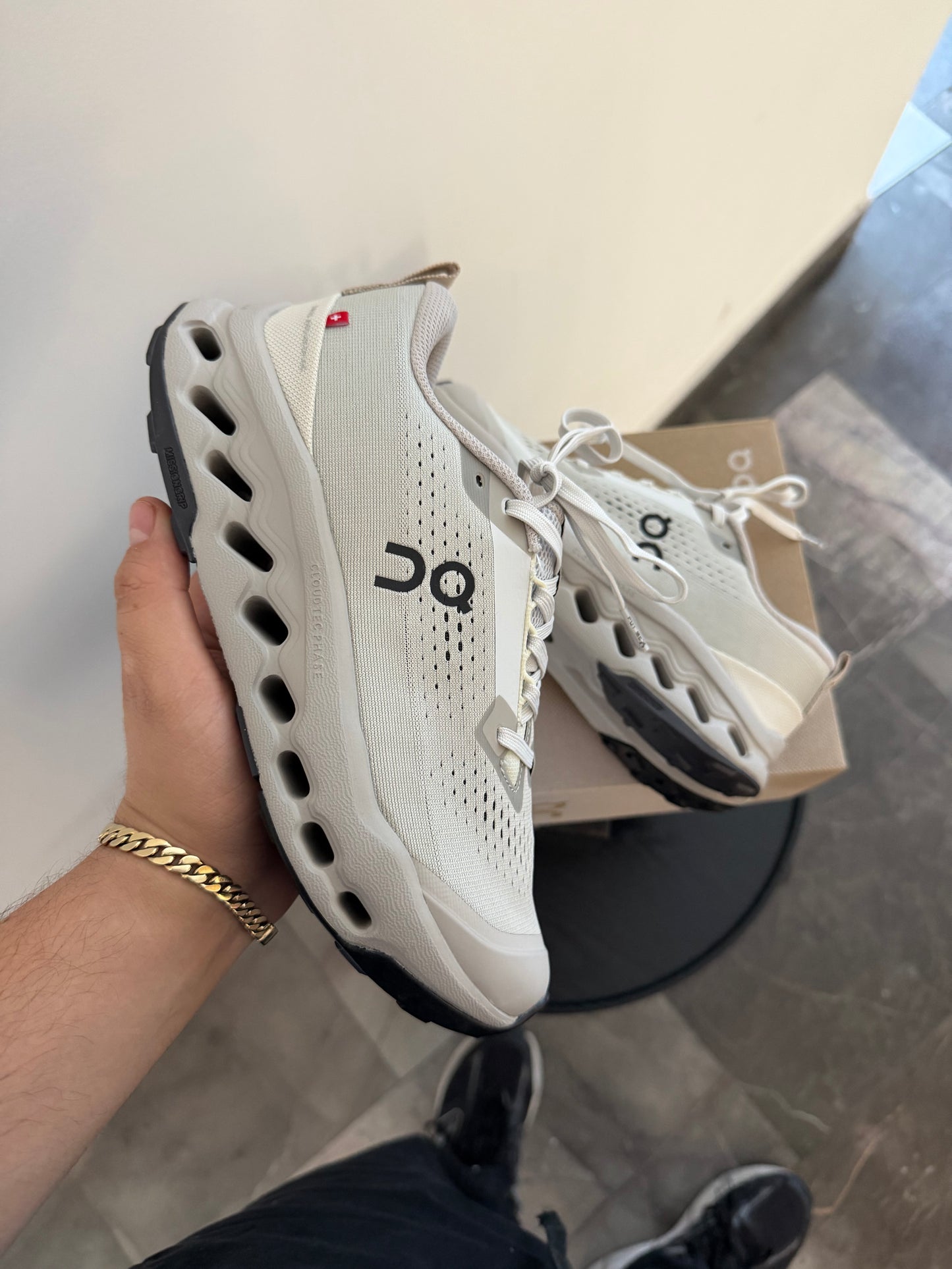 ON Surfer Max Gris