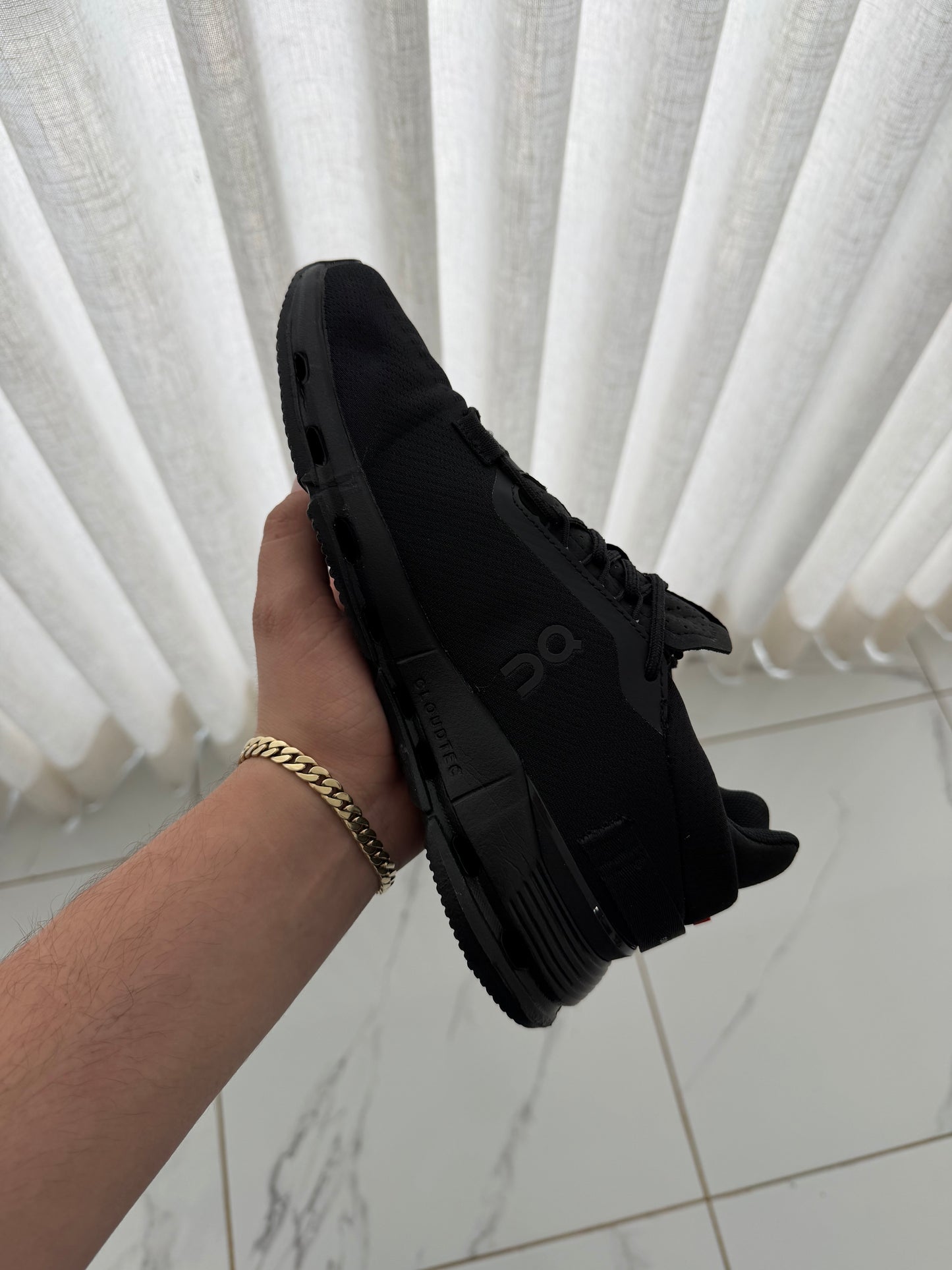 On cloud nova 2 negro