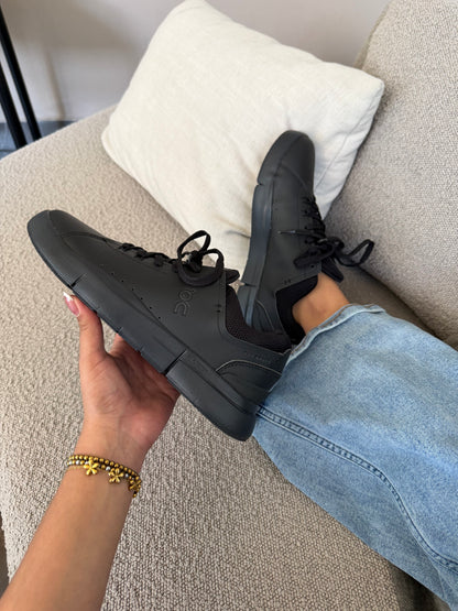 On cloud Roger ALL Black
