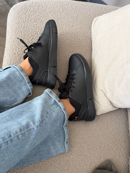 On cloud Roger ALL Black