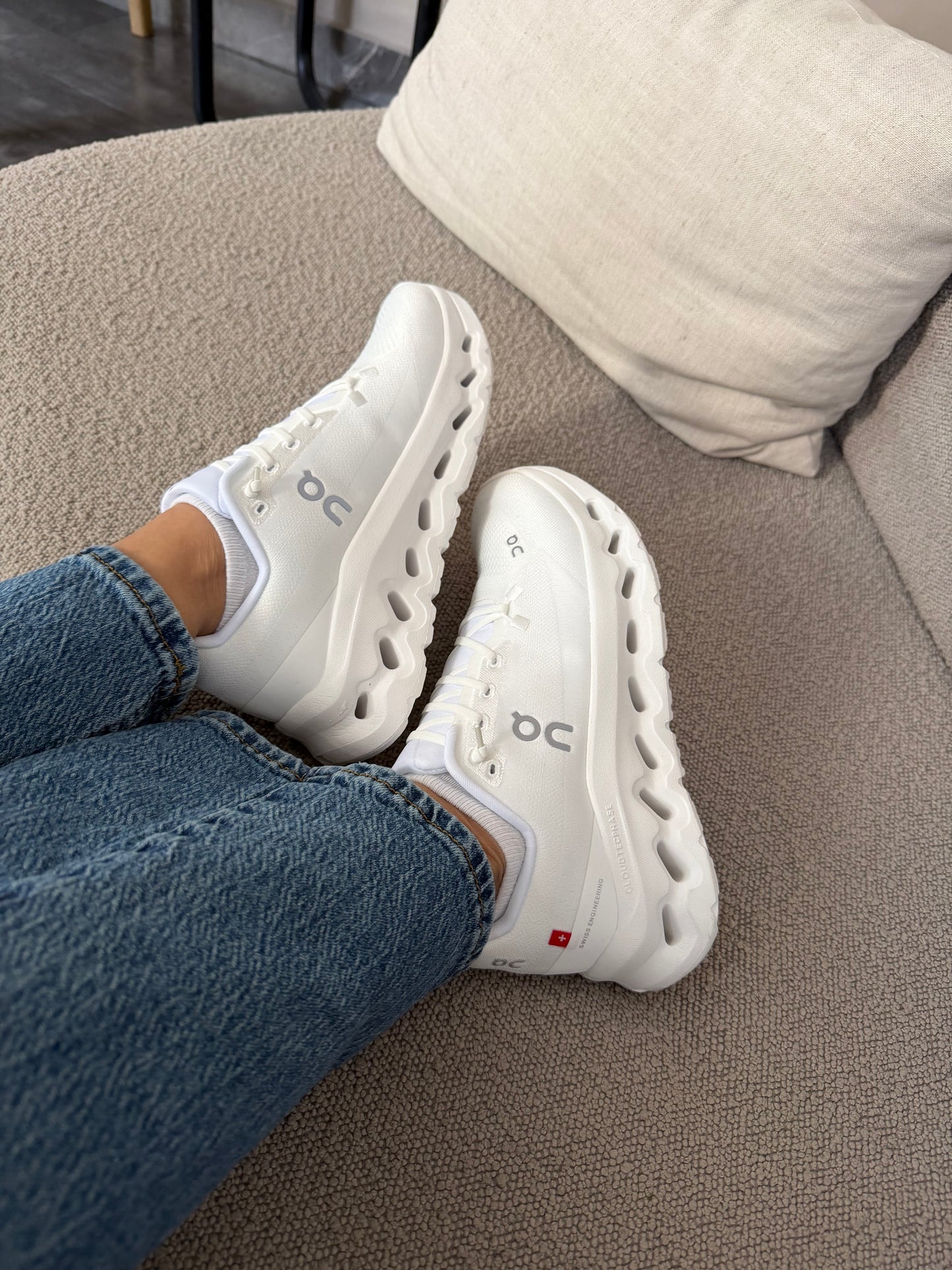 ON CLOUDTILL ALL WHITE