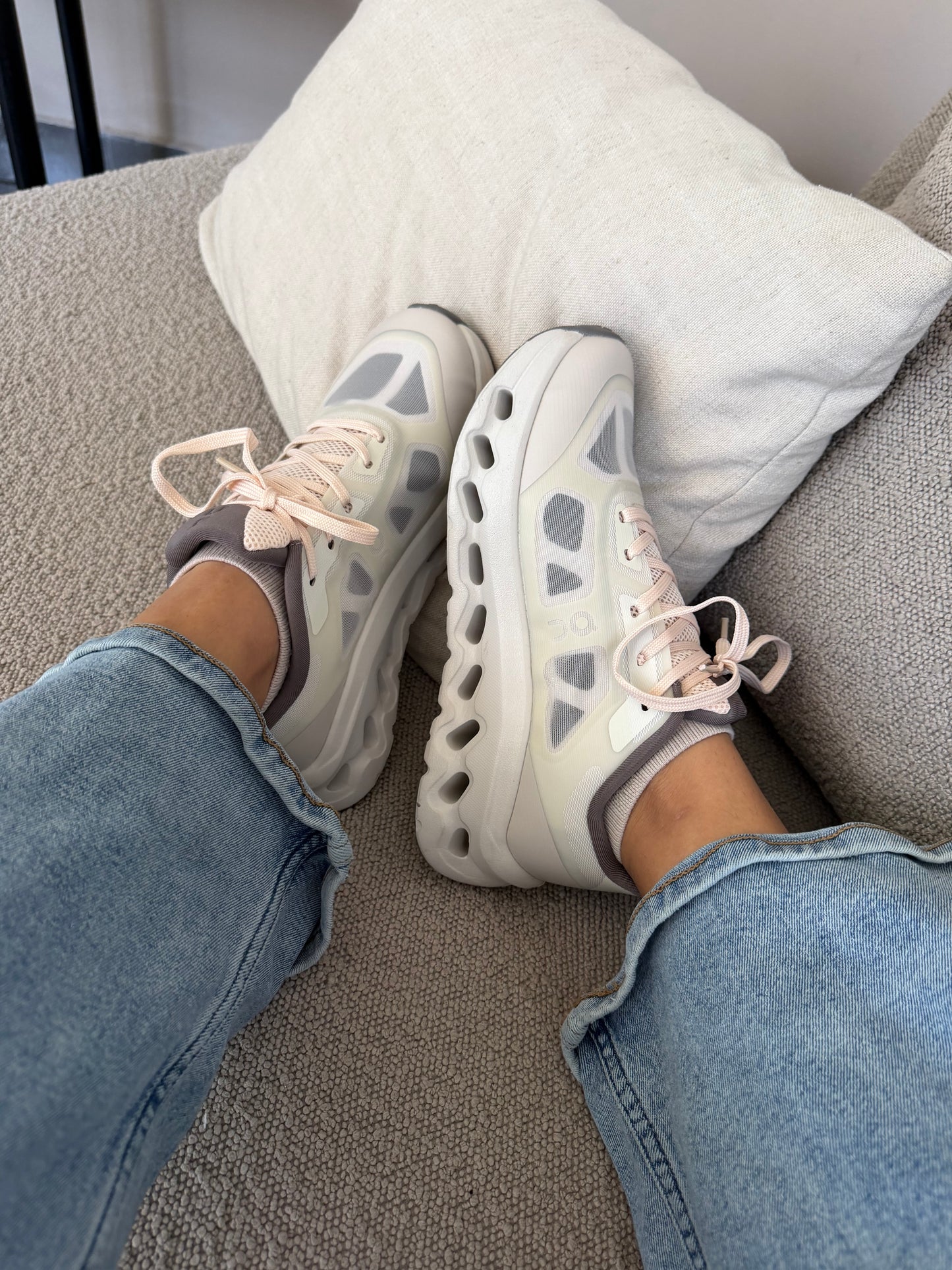 On Cloudtill Remix Beige