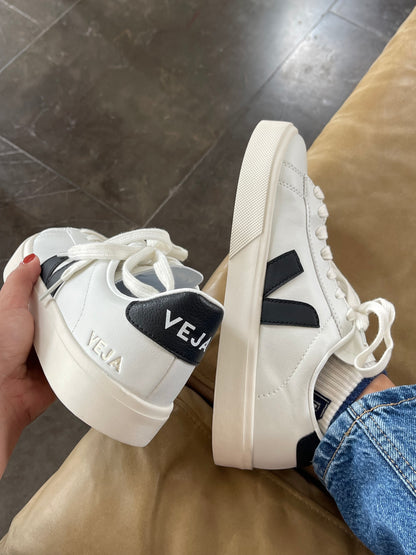 Tenis Veja en Blanco y Negro