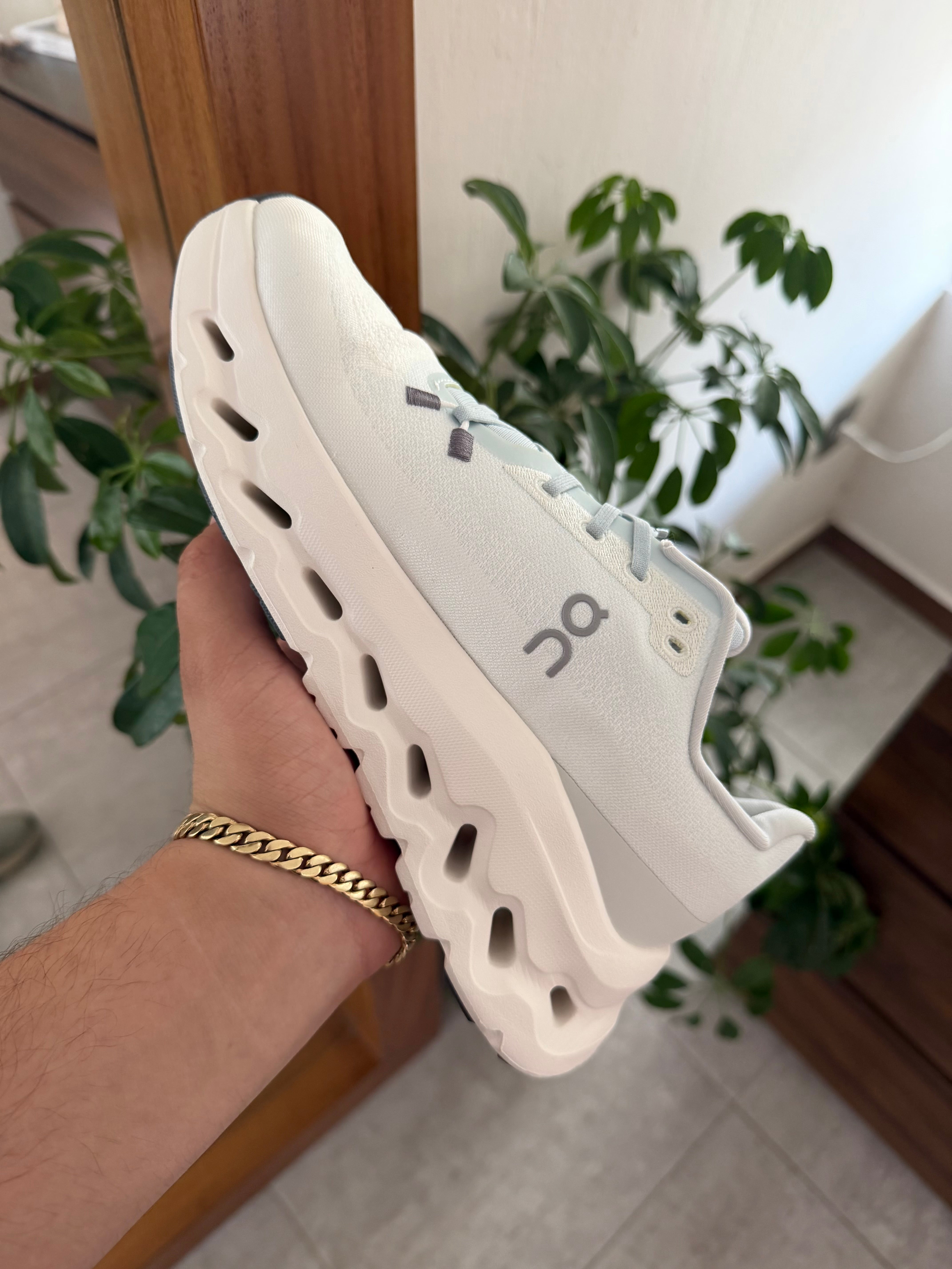 Sneakers On cloud till