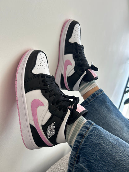 Nike Jordan Mid 1 en rosa y negro