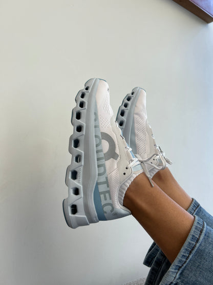 MONSTER AZUL MODELO EN TENDENCIA