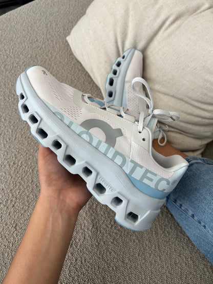 MONSTER AZUL MODELO EN TENDENCIA