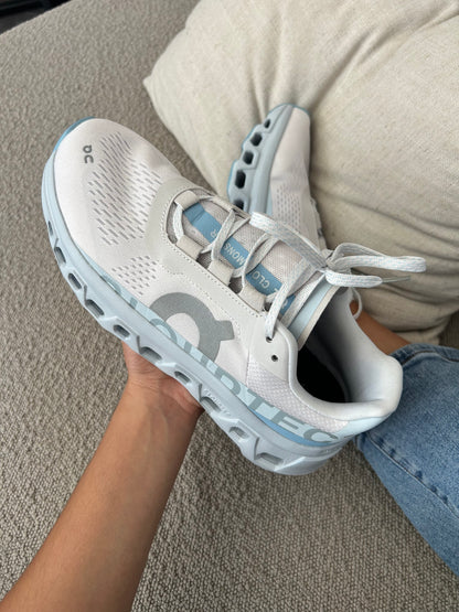 MONSTER AZUL MODELO EN TENDENCIA